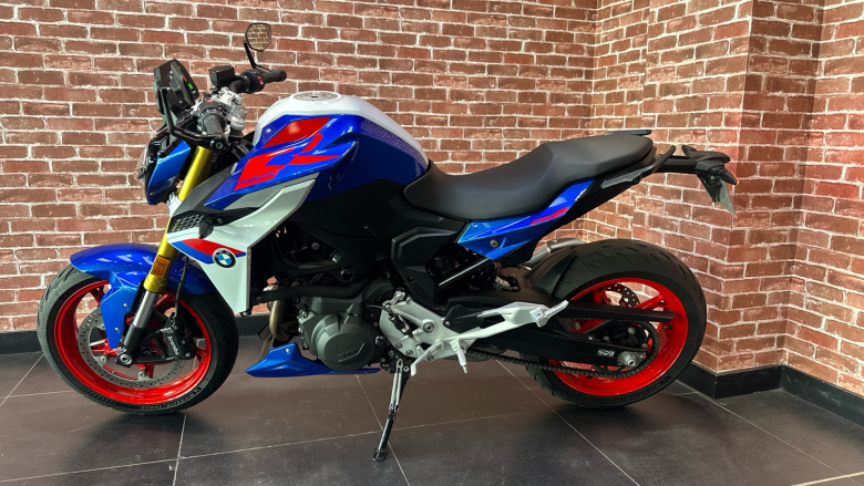 BMW F900 R (25MY)